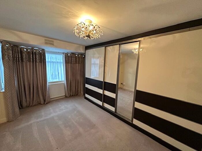 5 Bedroom Semi-Detached House To Rent In Dickenson Road, Manchester, M14