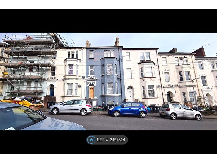 1 Bedroom Flat To Rent In Clytha Square, Newport, NP20