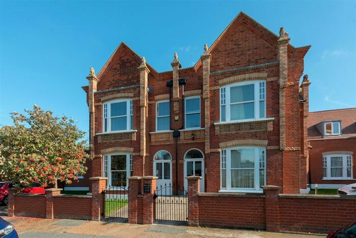 2 Bedroom Flat To Rent In Graystone Road, Tankerton, Whitstable, CT5