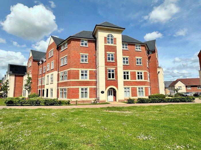 2 Bedroom Flat To Rent In Burke Place, Aldershot, GU11