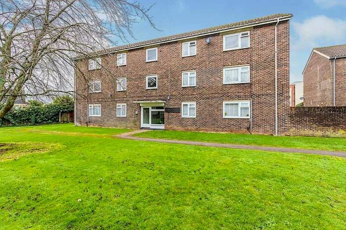 1 Bedroom Apartment To Rent In Crombie Close, Waterlooville, Hampshire, PO8