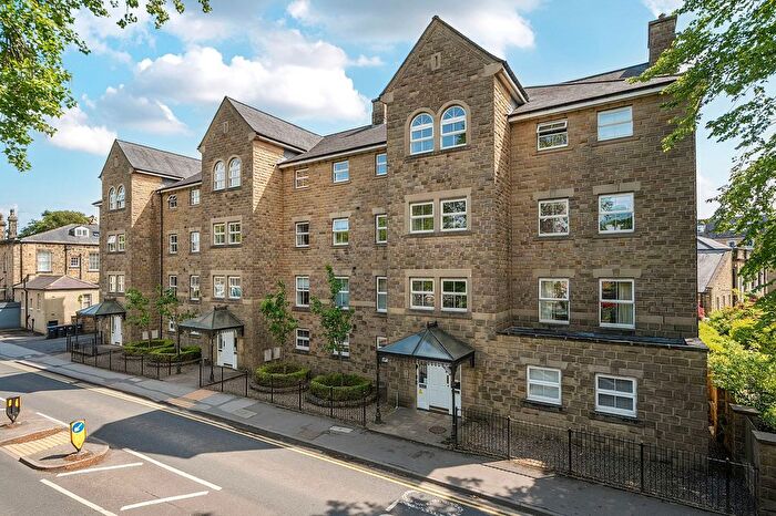 3 Bedroom Flat To Rent In Park Court, North Park Road, HG1