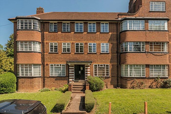 2 Bedroom Flat For Sale In Hanger Lane, Ealing, W5