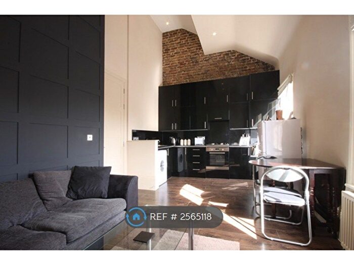 2 Bedroom Flat To Rent In Cavendish Road, London, SW12