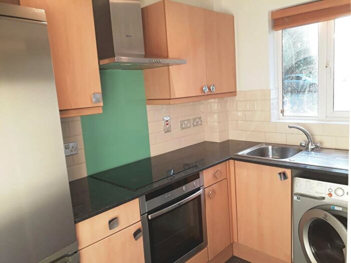 1 Bedroom Flat To Rent In Glyn Avenue, New Barnet, EN4