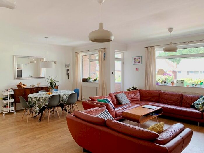 3 Bedroom Flat To Rent In Sheldon Avenue, Highgate N6