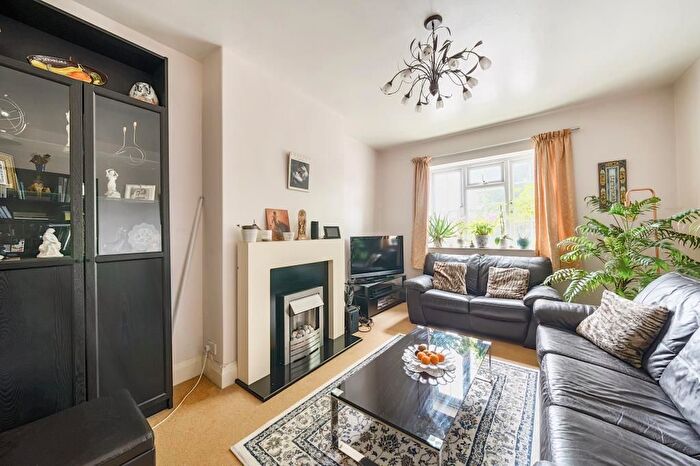 1 Bedroom Flat For Sale In Brent Street, Hendon, NW4