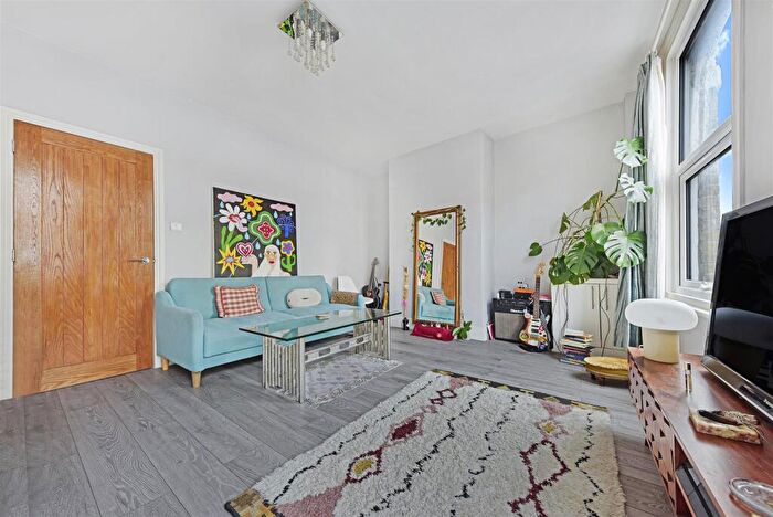 1 Bedroom Flat To Rent In Church Street, Stoke Newington, N16