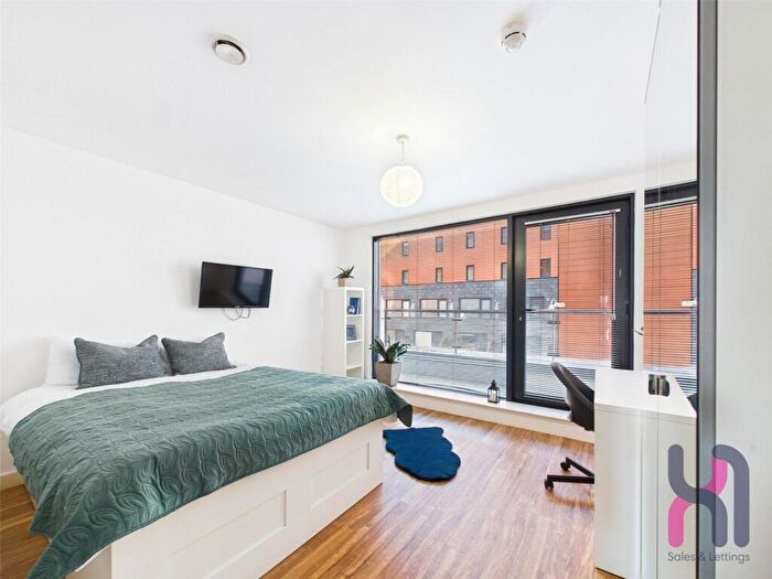 3 Bedroom Terraced House To Rent In The Courtyard, Plaza Boulevard, Liverpool, L8