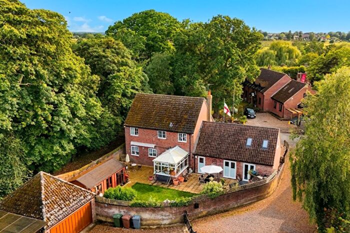 6 Bedroom Detached House For Sale In Kestrel Court, Reedham, Norwich, NR13
