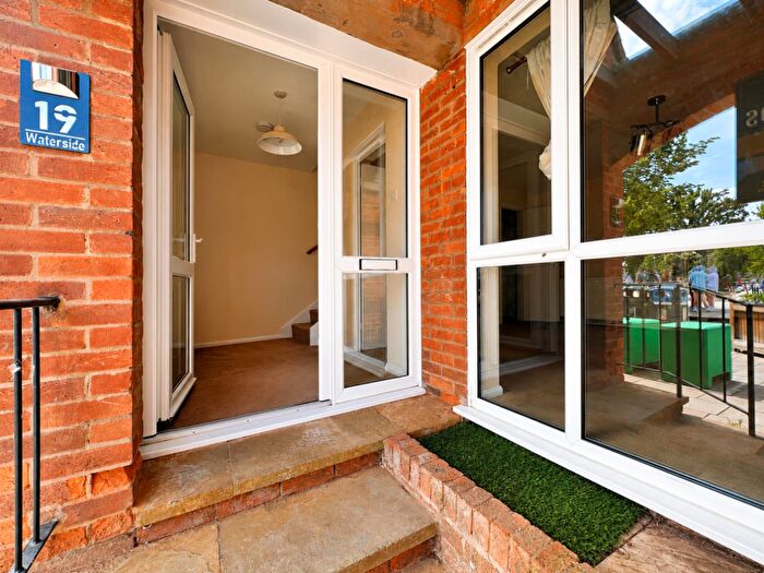 2 Bedroom House To Rent In Waterside, Stratford-Upon-Avon, CV37