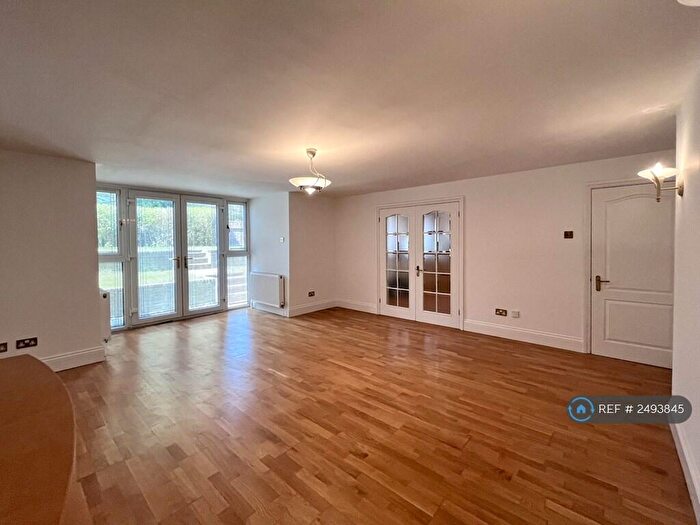 3 Bedroom Flat To Rent In Craneswater Apartments, Southsea, PO4