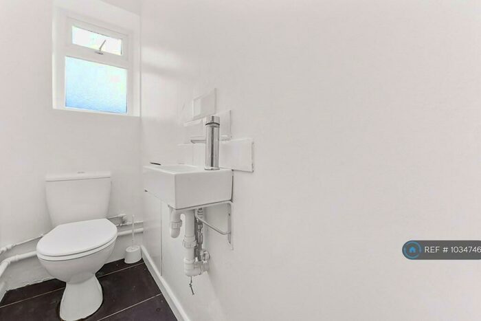 3 Bedroom Flat To Rent In London, London, SE2