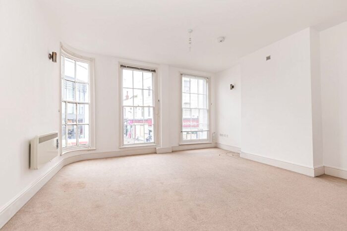 2 Bedroom Flat To Rent In High Street, Cheltenham, GL50