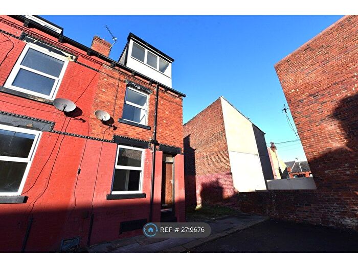 2 Bedroom End Terrace House To Rent In Colwyn Avenue, Leeds, LS11
