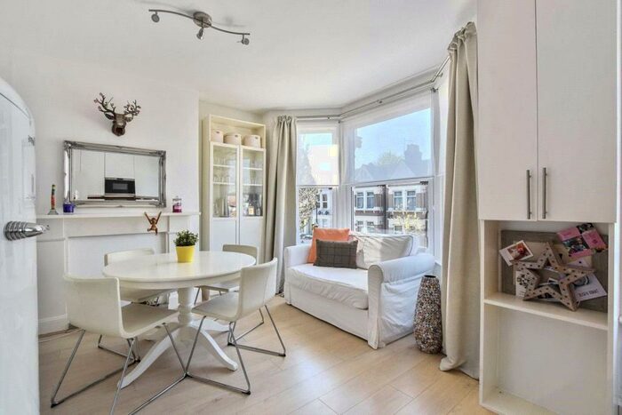 2 Bedroom Apartment To Rent In Windsor Road, London, NW2