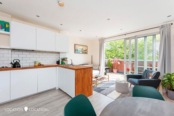 2 Bedroom Flat For Sale In Manor Road, Latitude Apartments, N16