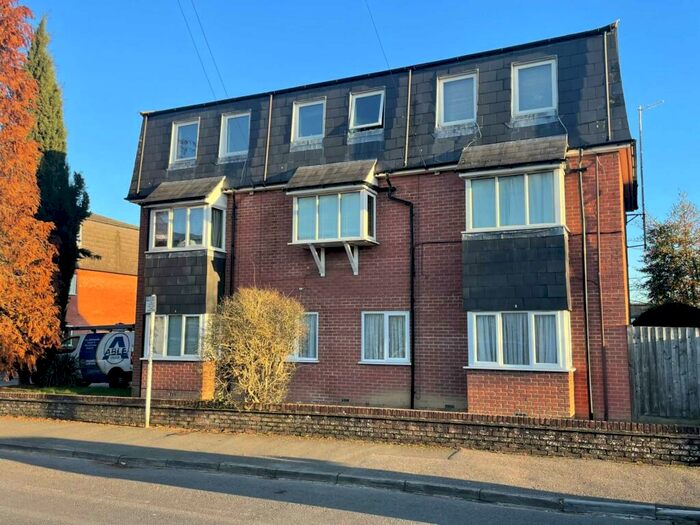 2 Bedroom Flat To Rent In Gainsborough Court, Fleet, GU51
