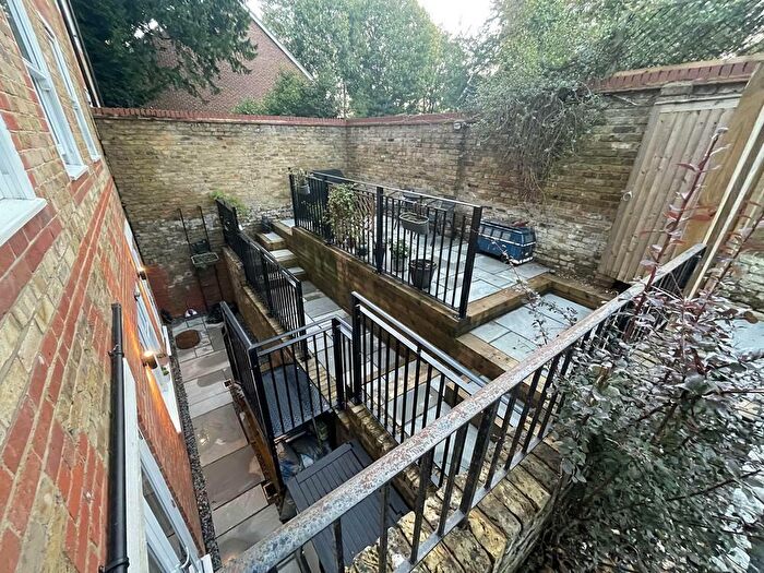 1 Bedroom Apartment For Sale In Station Road, Bourne End, SL8