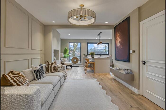 3 Bedroom Apartment For Sale In Fallow Court Avenue, North Finchley, London, N12