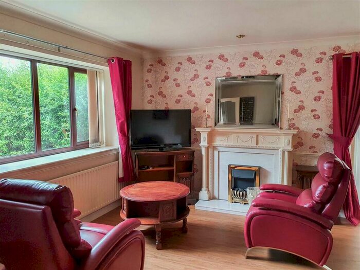 2 Bedroom Detached Bungalow To Rent In East View, West Bridgford, Nottingham, NG2