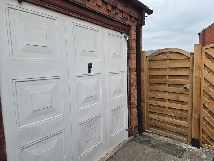 3 Bedroom Semi-Detached House To Rent In Nanrock Close, Eastrington, East Yorkshire, DN14