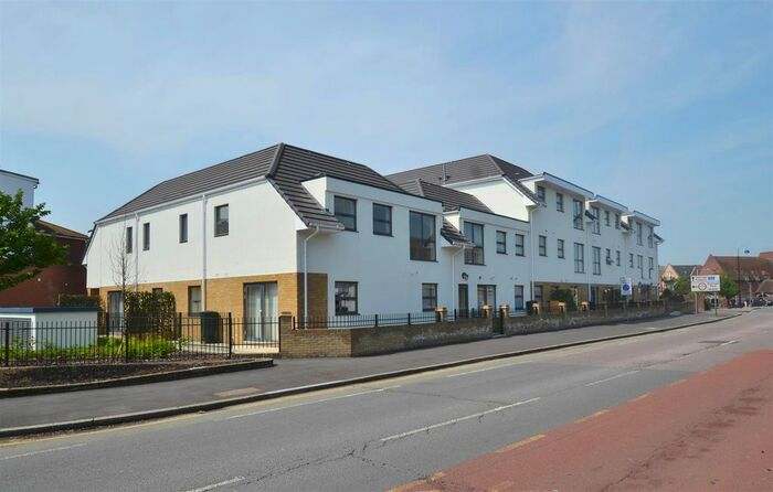 2 Bedroom Flat To Rent In Garden Court, West Drayton, UB7