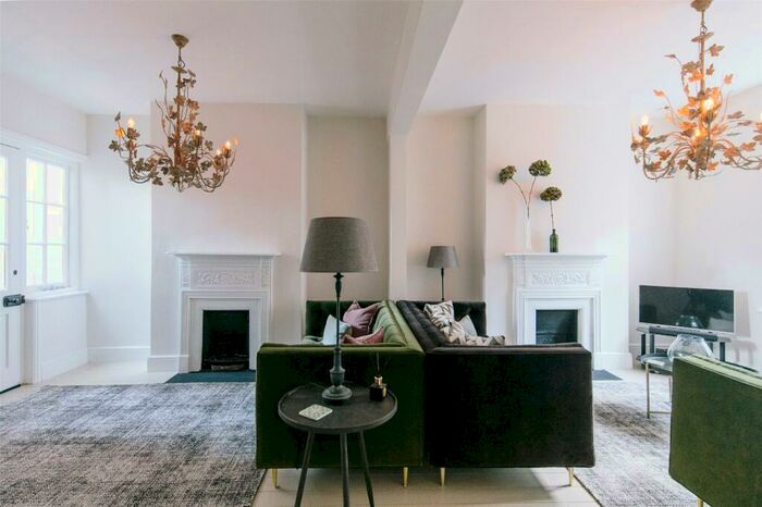 3 Bedroom Terraced House To Rent In Gloucester Street, Cirencester, GL7