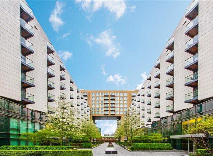 3 Bedroom Apartment To Rent In Baltimore Wharf, Limeharbour, Westferry, Canary Wharf, Crossharbour, London, E14