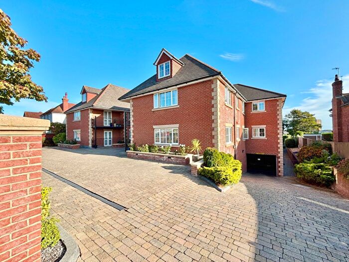 1 Bedroom Flat For Sale In Cooden Drive, Bexhill-On-Sea, TN39