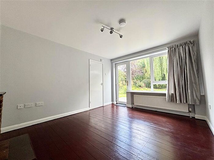 4 Bedroom Semi-Detached House To Rent In Cleevelands Avenue, Cheltenham, GL50