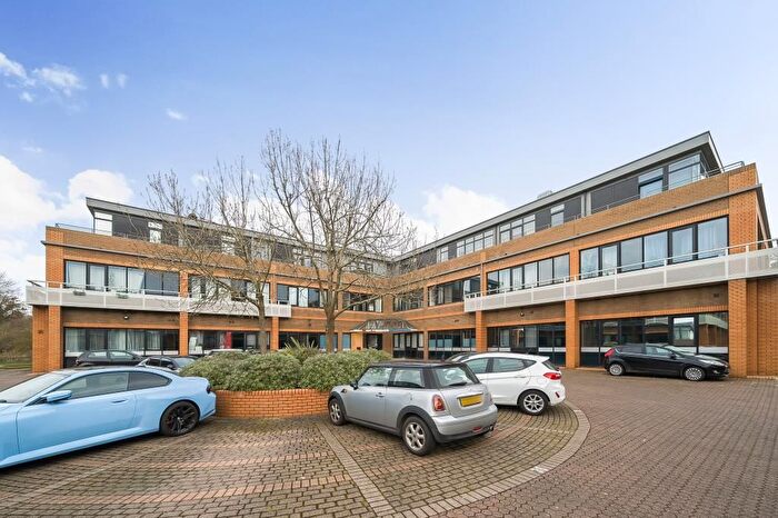 2 Bedroom Flat For Sale In Newbury, Berkshire, RG14