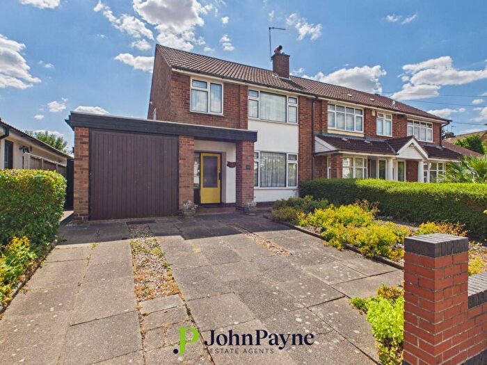 3 Bedroom Semi-Detached House For Sale In Babbacombe Road, Styvechale, Coventry, CV3