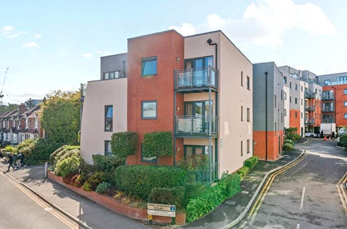 1 Bedroom Flat For Sale In Walnut Tree Close, Guildford, Surrey, GU1
