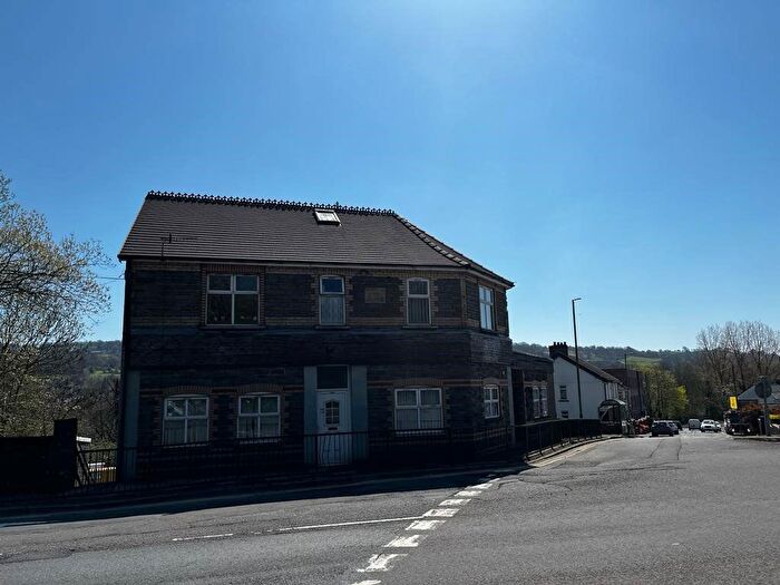 1 Bedroom Flat To Rent In Flat Tregaron Court, Pontllanfraith, NP12