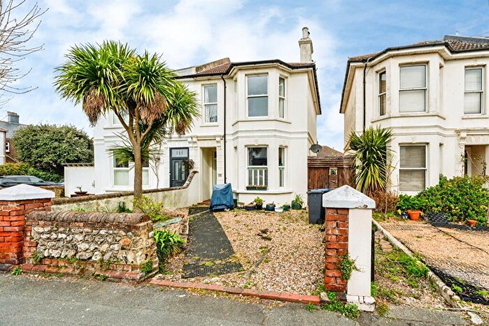3 Bedroom Semi Detached House For Sale In Lyndhurst Road, Worthing, BN11