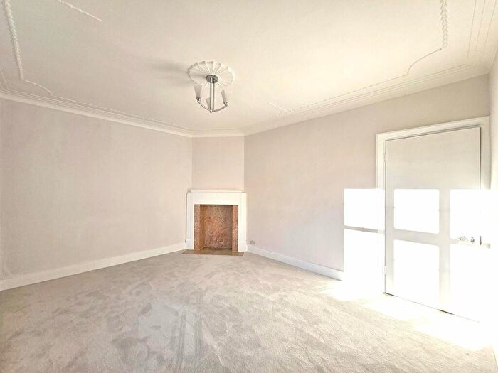 3 Bedroom Flat To Rent In Sheldon Avenue, London, N2