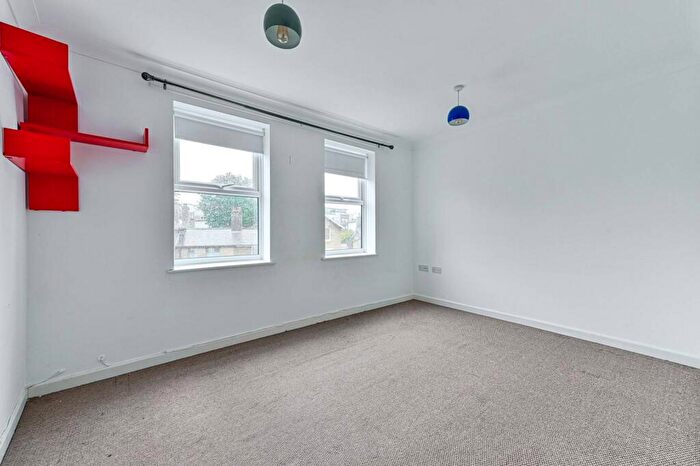 1 Bedroom Flat For Sale In Dairy Farm Place, Peckham, London, SE15
