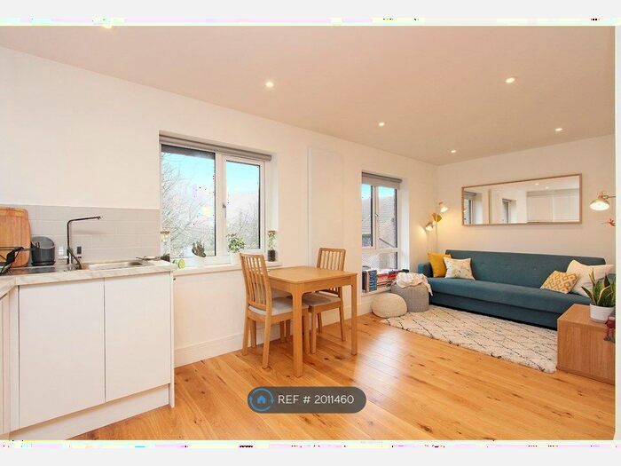 2 Bedroom Flat To Rent In Claremont Grove, London, W4