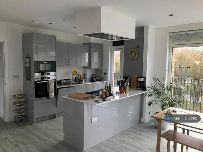 2 Bedroom Flat To Rent In Snow Rose House, Headington, Oxford, OX3