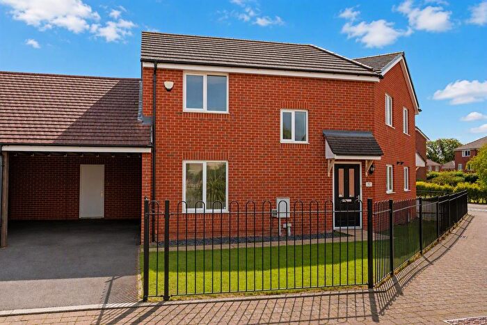 3 Bedroom Link Detached House For Sale In Greenacres Road, Locks Heath, Southampton, SO31