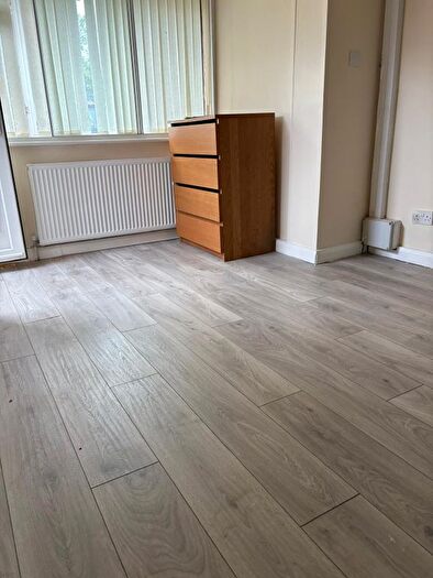 1 Bedroom Flat To Rent In Yeading Lane, Hayes, UB4