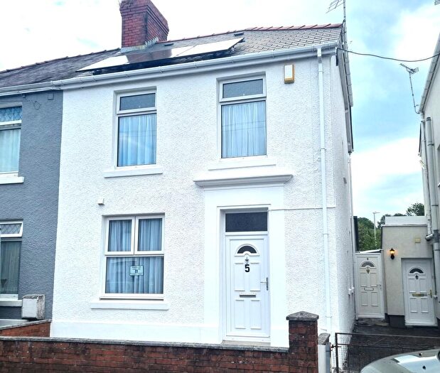 4 Bedroom Semi-Detached House For Sale In Arthur Street, Ammanford, SA18