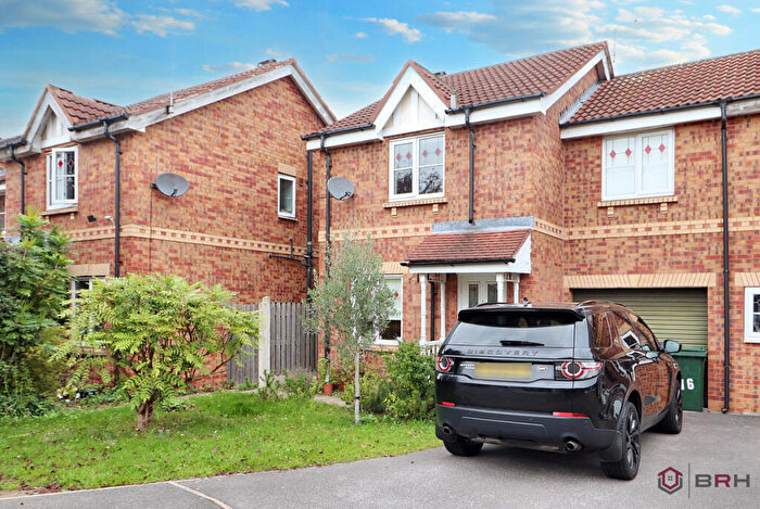 3 Bedroom Semi-Detached House For Sale In West End Court, Doncaster, DN11
