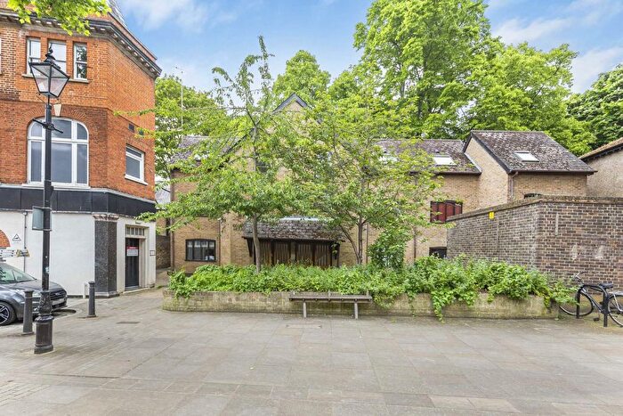 1 Bedroom Flat To Rent In Victoria Place, Richmond, TW9