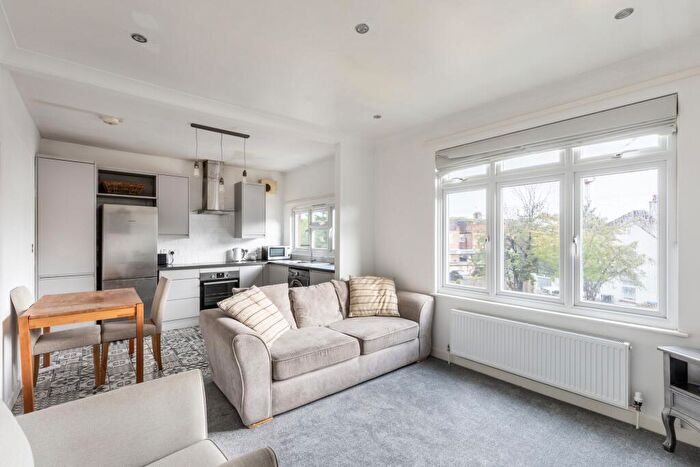 1 Bedroom Flat To Rent In Kingsdown Avenue, South Croydon, CR2