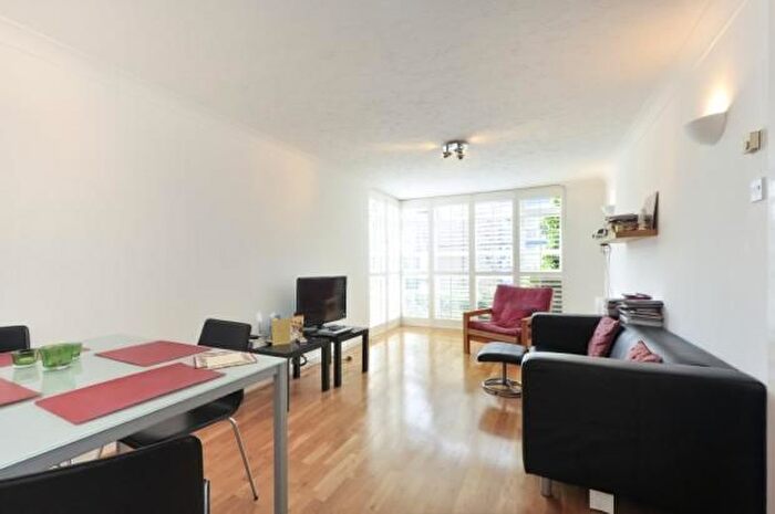 1 Bedroom Flat To Rent In Eleanor Close, Canada Water, SE16
