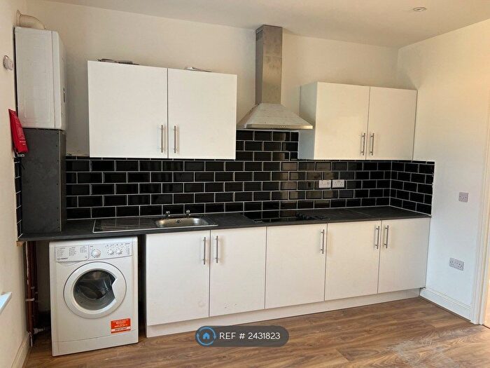 2 Bedroom Flat To Rent In Portland Road, London, SE25