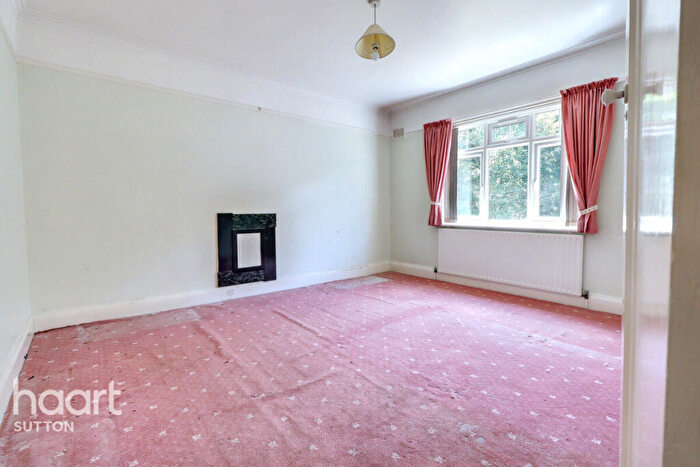 2 Bedroom Apartment For Sale In Grove Avenue, Sutton, SM1