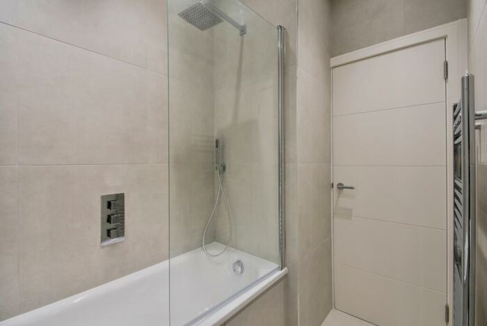2 Bedroom Flat To Rent In Aldershot Road London, NW6
